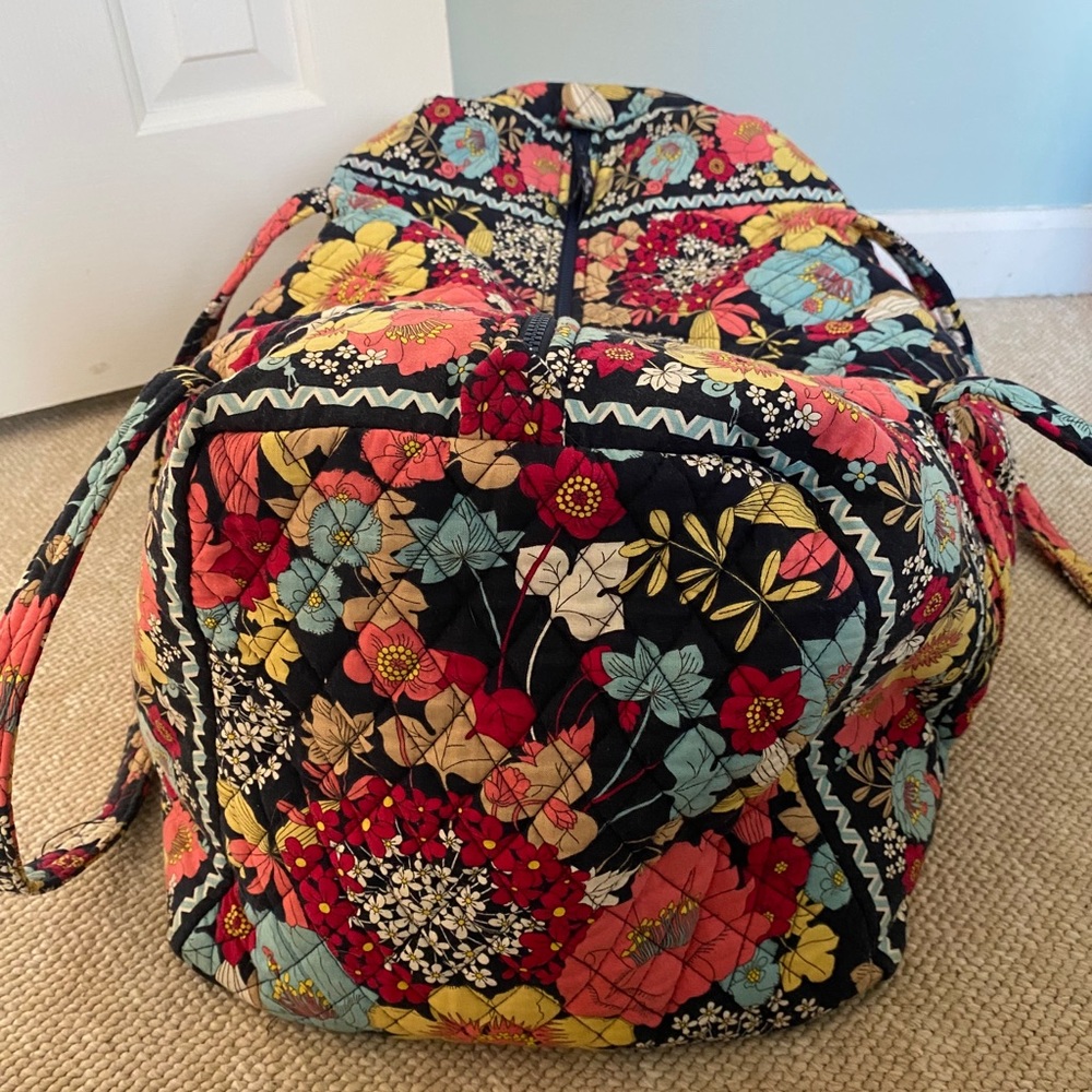 Vera Bradley duffle bag - Picture 3 of 3